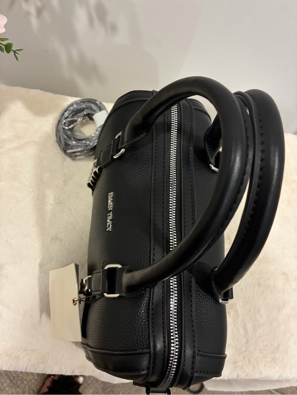 Ellen Tracy Madison Pebble Grain Barrel Crossbody Bag Black NWT - Picture 13 of 13